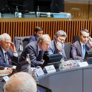 Luigi Di Maio Instagram - Negli ultimi mesi - insieme a tutti coloro che lavorano nel mio team - abbiamo lavorato duro per l’organizzazione del primo Forum di Alto Livello tra i Ministri degli Esteri dell’Unione Europea 🇪🇺 e i Paesi del Consiglio di Cooperazione del Golfo:  Qatar 🇶🇦 Arabia Saudita 🇸🇦 Emirati Arabi Uniti 🇦🇪 Bahrain 🇧🇭 Kuwait 🇰🇼 Oman 🇴🇲 

Voglio ringraziare tutti gli Stati membri per avermi dato l’onore di organizzare ed essere il moderatore di questo dibattito. 

È stato un momento prezioso per ragionare insieme di sicurezza regionale e su come coordinare i nostri sforzi diplomatici per la riduzione della tensione e la pace. 

L’evento è stato presieduto dall’Alto Rappresentante Josep Borrel, dal Primo Ministro e Ministro degli Esteri del Qatar Mohammed Al Thani e dal Segretario Generale del Consiglio di Cooperazione del Golfo Jasem al Budaiwi. 

Un grande grazie a tutti, in particolare alla squadra dell’EEAS e dell’FPI per il grande supporto e per aver reso tutto questo un successo. 🙏