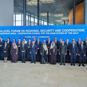 Luigi Di Maio Instagram - Negli ultimi mesi - insieme a tutti coloro che lavorano nel mio team - abbiamo lavorato duro per l’organizzazione del primo Forum di Alto Livello tra i Ministri degli Esteri dell’Unione Europea 🇪🇺 e i Paesi del Consiglio di Cooperazione del Golfo:  Qatar 🇶🇦 Arabia Saudita 🇸🇦 Emirati Arabi Uniti 🇦🇪 Bahrain 🇧🇭 Kuwait 🇰🇼 Oman 🇴🇲 

Voglio ringraziare tutti gli Stati membri per avermi dato l’onore di organizzare ed essere il moderatore di questo dibattito. 

È stato un momento prezioso per ragionare insieme di sicurezza regionale e su come coordinare i nostri sforzi diplomatici per la riduzione della tensione e la pace. 

L’evento è stato presieduto dall’Alto Rappresentante Josep Borrel, dal Primo Ministro e Ministro degli Esteri del Qatar Mohammed Al Thani e dal Segretario Generale del Consiglio di Cooperazione del Golfo Jasem al Budaiwi. 

Un grande grazie a tutti, in particolare alla squadra dell’EEAS e dell’FPI per il grande supporto e per aver reso tutto questo un successo. 🙏
