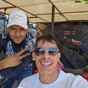 Luis Alberti Instagram - Aquí practicando con el @roberthernandez636.... el brandon de la moto! #andascontodoalberti🧙🤠💫🌟🌟✨🕺✌🏽🏋️🌟🧙🏼‍♂️😎