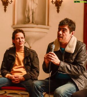 Luis Alberti Instagram - ¡Ya viene FIN DE PARTIDA, de Samuel Beckett!

Nuestro director Agustín Meza, hablando durante la rueda de prensa para anunciar el regreso de esta obra esencial en la historia de Das Ghetto Teatro.

Nos vemos en el @teatrobenitojuarez 
Del 8 al 18 de febrero

Así celebramos 21 años del estreno de Esperando a Godot, pieza icónica del mismo Beckett, y que fue puesta en escena hace dos décacas por la agrupación, la cual se convirtió en una exitosa pieza en el panorama escénico de principios del siglo XXI.

#samuelbeckett #beckett #findepartida #dasghettoteatro #teatrodelabsurdo #backtobasics