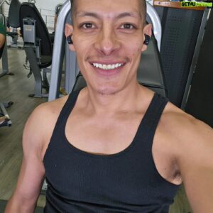 Luis Alberti Instagram - Yo venía muy feliz del gimnasio! #AndasConTodoAlberti