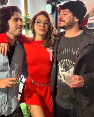 Luis Cepeda Instagram - Celebrando la treintena de @anaguerramusic. A Ricky le da placer ver como nos hacemos mayores, pero no en plan bien.
Os quiero cepoiwarickyrea❤️