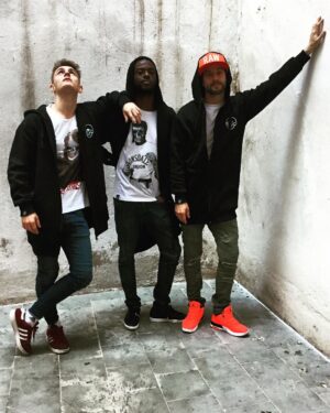 Luis Fernández Instagram - @lecraneclothing el rollo está en nosotros! @perucha63 @patrick.criado @bore_buika 💥🔫☠