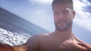 Luis Fernández Instagram - Descanso y mañana más playa ... Buena noche @josealcaldedomingez @luchofernandez_perla