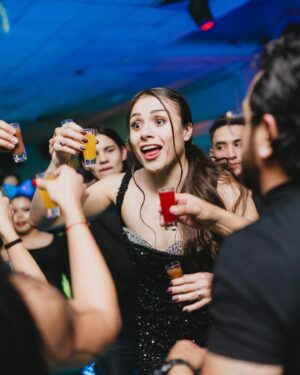 Luis Fernando Peña Instagram - Para sis fiestas nada mejor que la mejor iluminación y música con @beatparty_djs para ambientar todos sus eventos y tener a todo el mundo disfrutando y bailando gracias equipo @mepamx