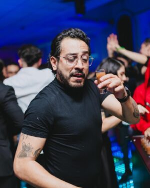 Luis Fernando Peña Instagram - Para sis fiestas nada mejor que la mejor iluminación y música con @beatparty_djs para ambientar todos sus eventos y tener a todo el mundo disfrutando y bailando gracias equipo @mepamx