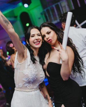 Luis Fernando Peña Instagram - Para sis fiestas nada mejor que la mejor iluminación y música con @beatparty_djs para ambientar todos sus eventos y tener a todo el mundo disfrutando y bailando gracias equipo @mepamx