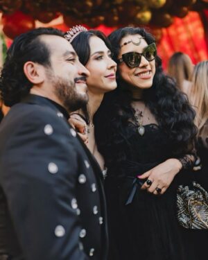 Luis Fernando Peña Instagram - Algo que es esencial en una boda es la vestimenta y tuvimos el honor de que @macaria_curvymx y @tairi_rey  fueran los encargados de nuestra imagen los queremos mucho gracias por crear estos espectaculares atuendos
