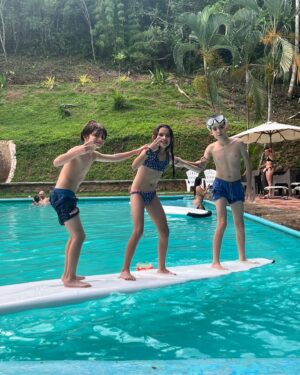 Luis Gerónimo Abreu Instagram - Que buen descubrimiento!! Este lugar es maravilloso, muchas actividades para disfrutar con amigos, en pareja, en familia! Esto es solo un resumen de nuestro sábado en @haciendalacalceta ya le contaremos más… 

#fotodump
#findesemana 
#buenplan
#bejuma
#amigos
#familia 

@romeroadriana 
@luisgeronimoabreu 
#salvador
#alana
#juandi