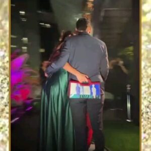 Luis Gerónimo Abreu Instagram - En familia en el estreno de Dramáticas, gracias a todos !!!
La coreografía  de Salvador , la belleza la puso @claudialagatta , la perfección hecha camisa , como siempre acompañándome @iccamisas y la alegría la pusieron ustedes , con sus comentarios y recepción  de este nuevo proyecto ....Gracias miles por el apoyo, se les quiere 
Y HOY A LIGAR A LA VINOTINTO !