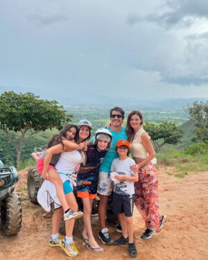 Luis Gerónimo Abreu Instagram - Que buen descubrimiento!! Este lugar es maravilloso, muchas actividades para disfrutar con amigos, en pareja, en familia! Esto es solo un resumen de nuestro sábado en @haciendalacalceta ya le contaremos más… 

#fotodump
#findesemana 
#buenplan
#bejuma
#amigos
#familia 

@romeroadriana 
@luisgeronimoabreu 
#salvador
#alana
#juandi