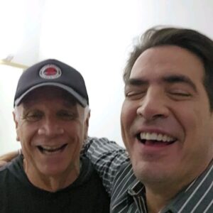 Luis Gerónimo Abreu Instagram - Jejejejejeje cuando uno agarra a los amigos desprevenidos  jejejej @betancourtaroldo 
Pero NO SE CONFUNDAN 
27 DE JULIO EN BARCELONA TEATRO EIXAMPLE
30 DE JULIO EN MADRID EL PEQUEÑO TEATRO DE LA GRAN VIA 
en mi biografía están los DOS (2) link para comprarlas entradas .