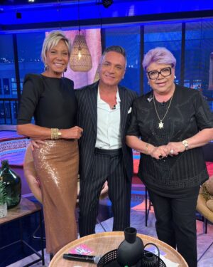 Luis Jara Instagram - Haciendo un programa de TV , de aquellos que extrañaba.  Entretenernos con una simple conversación.  Gracias por esta linda invitación @talcualtvmas @lamaldito @argandona.raquel.  Seguimos en camino en este encuentro con mi público.  Besos a todos.