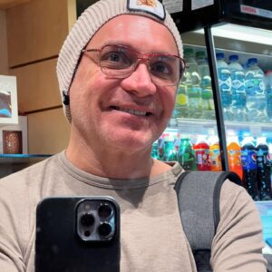Luis Jara Instagram - Hola a todos y todas.  Estamos en plena construcción de nuestra gira nacional 2024!  Estoy ansioso de comunicarles las fechas y teatros de cada lugar donde estaremos.  Les invito a que me sugieran las ciudades donde quieran ver nuestro espectáculo.  Dónde quieren que esté?  Les saludo.  Aquí un par de fotos de adelanto de lo que se viene. 💪🏻💪🏻💪🏻💪🏻💪🏻. @bizarrolivecl @sonymusicchile # latinawing #latingawing. #musica #pasion