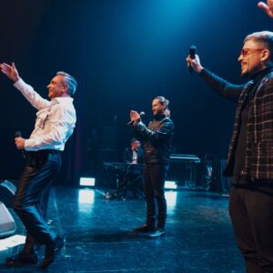 Luis Jara Instagram - Comenzamos un camino, un recorrido por Chile lleno de música, trabajo y disciplina. Una esperada gira de la mano de un disco entrañable como #latinswing. Me acompaña un equipo humano y artístico de primer nivel, técnicos, músicos, y productores. A todos ustedes mil gracias, porque comenzamos con el pie derecho en #temuco. Gracias @jpcrettino por acompañarme. Gracias @paulo_zieballe por tu talento. Ahora nos espera Concepción y antofagasta este mes de julio. Infinitas gracias por su cariño y aplausos. Los quiero y seguimos en ruta @antonio_mondaca @felipesaxo @jhonytrombon @mauriciocastillo.cl @jjvra @rafaelpercu @nachoo_barrientos @kokeduranc @maestri_music @sotelobirkelbach @waldo_gonzalez_ld @iossandon @mosquelot_ @flavio_silva_cifuentes @pabloko73 @rodrigovidelam @camipiki @bizarrolivecl @sono.cl @supermercadoslily @carnivo_steakhouse @jpcrettino @paulo_zieballe. Gracias al auspicio de @cajalosandes 

Fotos y videos by: @sebaadiaaz