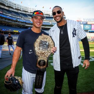 Luis Martinez Instagram - All Rise! ⚖️

The @wwe Heavyweight Champ is in the building 🔥