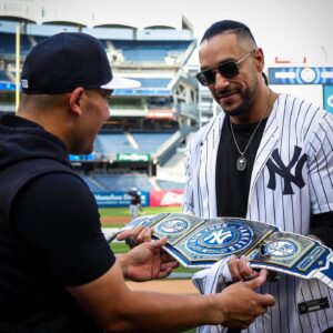Luis Martinez Instagram - All Rise! ⚖️

The @wwe Heavyweight Champ is in the building 🔥