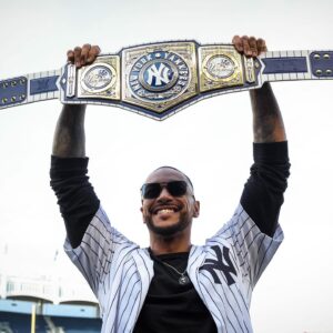 Luis Martinez Instagram - All Rise! ⚖️

The @wwe Heavyweight Champ is in the building 🔥
