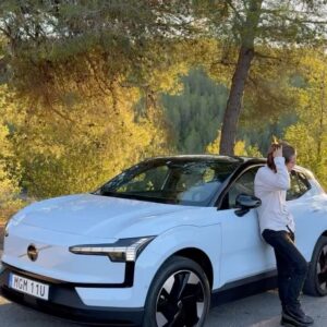 Luis de la Rosa Instagram - Últimos días en Barcelona con @volvocarmexico 

La pasamos increíble dando la vuelta y conociendo la ciudad, comida, y museos en la nueva #VolvoEX30
