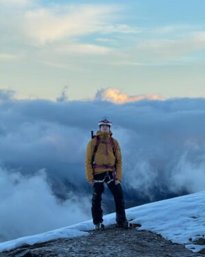 Luis de la Rosa Instagram - Recargando pilas en las alturas. 

Volcán Chimborazo, el punto más cerca al sol en el planeta tierra.