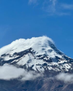 Luis de la Rosa Instagram - Recargando pilas en las alturas. 

Volcán Chimborazo, el punto más cerca al sol en el planeta tierra.
