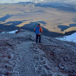 Luis de la Rosa Instagram - Recargando pilas en las alturas. 

Volcán Chimborazo, el punto más cerca al sol en el planeta tierra.