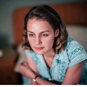 Luise Heyer Instagram - #sneakpeak zu den Dreharbeiten der 2. Staffel @darknetflix 📸: @baranboodar — mit @antjetraueofficial
