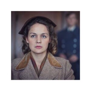 Luise Heyer Instagram - Throwback photo by @baranboodar x @darknetflix #netflix #behindthescenes #dark
