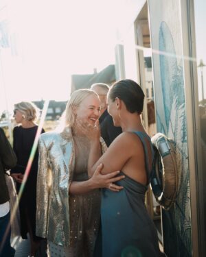Luise von Finckh Instagram - I had the best time with @giorgioarmani in the beautiful island of Sylt. Thank you for having me & big thank you for everyone involved making it so much fun. 
Slide to find out how u are actually supposed to eat oysters ☝🏼🦪🏖 #giorgioarmanimare styled by baby @theresagrs and captured by @lucaspossiede