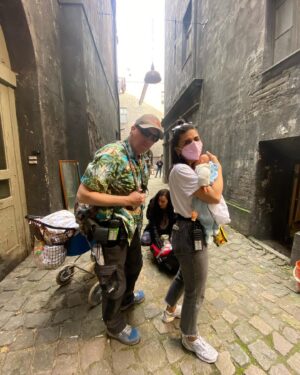 Luise von Finckh Instagram - Some #SameinSachse Behind the scenes 🤡 
hast du schon geguckt? Falls nicht, check mal meine Story, da gibts ne Überraschung.. 
Bin nach wie vor so stolz und würde am liebsten morgen wieder mit diesen Menschen an dieses besondere Set 💘@disneyplusde #DisneyPlus