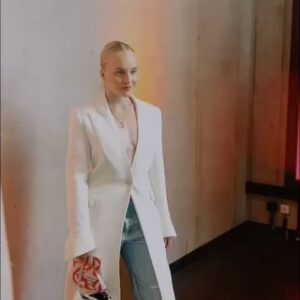 Luise von Finckh Instagram - Von unserem #fashionweek Ausflug letzte Woche. Thank you @kiliankerner_ & @voguegermany for having me 🥂fotos & fun @johanna.von.holst & @limauwo styled by @theresagrs HM by my cousin @naemi.nou