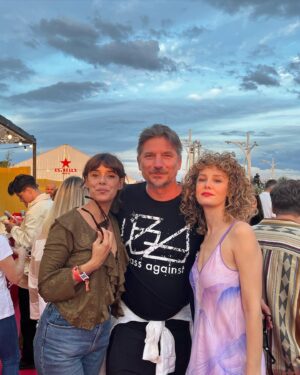 Luka Peroš Instagram - El premio post-selectividad! 
Enhorabuena, hija mía! Very proud of you, kiddo. 
So a trip to Madrid was the thing to do, see some old friends, better said family, then ate like kings prepared by @dabizdiverxo , had few brewskies and danced into the night. 
It was girl power last night- @st_vincent and @rosalia.vt knocked it out of the park, just bruuuuutal. Chapeau ladies 🌹🤟❤️

Gracias @primavera_sound & @estrelladamm