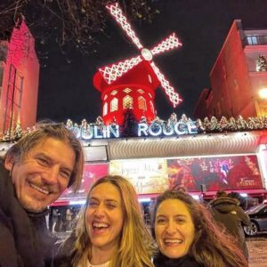 Luka Peroš Instagram - Paris Nights... 

Thanks to Manu, Olivier Villalon & @moulinrougeofficiel , my dear sister and I had the utmost pleasure and honour to see one of Paris' finest institutions and a pure landmark. It was a first for both of us. 

Congrats to the whole ensemble, artistic and technical crew of Moulin Rouge for an amazing show. Chapeau to all. 💥💥

Cannot wait to come and see this show again. ❤❤

#Familia #CanCan #legsandboobsandsplits #chapeau #likekidsinacircus