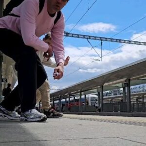 Lukáš Hejlík Instagram - Začaly prázdniny! 
Vzal jsem s sebou #vlcakvojtak do @foyercafe.prague a pak jsme si řekli, že se podíváme na odjezdovou tabuli a pojedeme kamkoliv to bude  nejdřív.  A tak hello @mestopardubice a @visiteastbohemia . Šli jsme do Tyršových sadů, kolem zámku až k @automatickemlyny , do @gocarova_galerie a @cafegocar a do woooow @sfera_pardubice . A pak Pendolino zpátky do Prahy, svíčková v @cd_restaurant .
Byl to opravdu moc hezký den, dostal jsem od Vojty 9 z 10.
#pardubice 
#nainspekci 
#prazdniny2023