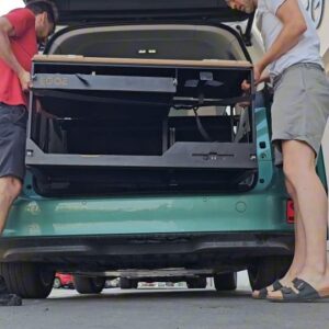 Lukáš Hejlík Instagram - Yasss, půjčil jsem si v @egoe.cz vestavbu do Buzze, protože se o víkendu chystám do Hrádku nad Nisou na Transporter sraz. Beru sebou set na filtrovanou kávu, ledničku naplním kraftovým pivem a zakempařím si aspoň na víkend. Instalace nám trvala dvacet minut, dvacet minut instruktáž. Skvělý je, že se to vejde i třeba do kombíků, nemusíte k tomu mít zrovna dodávku, ale pro Buzz je teda jako stvořená. Ta vestavba se dá u nich i třeba na víkend půjčit, ať si to ošeháte a uznáte, jestli by se vám to do budoucna hodilo. Mají to ale fakt vymakaný. V létě máme s Vojtíkem i Klárou plány, takže to možná nemám naposledy. A o víkendu se těším na majitele všech Téček na festivalu. S mou T2 už tam nedojedu, přesně proto jsem si koupil Buzze. 
#egoecz
#egoehiker
#idbuzz
@volkswagencz
@volkswagenuzitkovevozy
#vwambassador
#cerven24