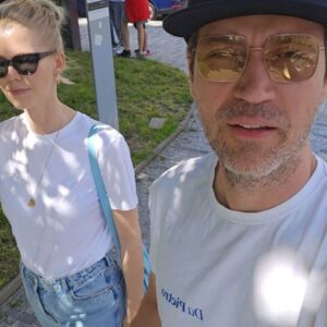 Lukáš Hejlík Instagram - Nefotil Franta,no. Dneska s @veronika_hejlikova @zs_u_vrsovickeho_nadrazi na @praha_10 . Neřekli jsme si koho budem volit, oba váhali do poslední chvíle a pak to tam prostě dali. A řekli jsme si to až pak před školou.  Vtipný, zavolili jsme stejně, včetně kroužků. Ale jsem si docela jistý, kdyby ne, nic by se nestalo.
#eurovolby2024