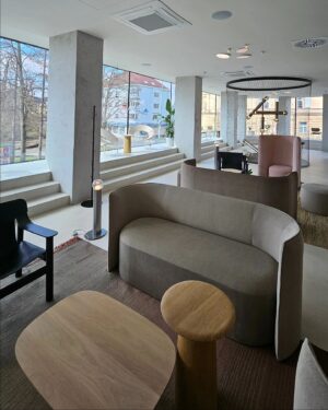 Lukáš Hejlík Instagram - No, tohle bude prostě naše oblíbená adresa! Zase jsme v @hotelperk v @sumperk.cz . I o nich jsem točil jeden díl nového seriálu, takových příběhů z gastra. Jsou i na @amazingplacescz a hlavně prostě amazing jsou. Boží gastro, design, služby, odpovědnost k historii a významu tohoto místa v Malé Vídni. Jo, sem budeme jezdit.
#hotelperk 
#sumperk 
@olomoucky_kraj_tourism 
@volkswagencz #id4 
#partnergastromapy
#gastromapalukasehejlika