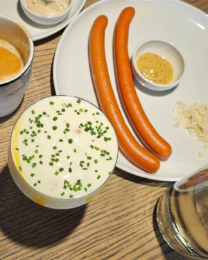 Lukáš Hejlík Instagram - No, tohle bude prostě naše oblíbená adresa! Zase jsme v @hotelperk v @sumperk.cz . I o nich jsem točil jeden díl nového seriálu, takových příběhů z gastra. Jsou i na @amazingplacescz a hlavně prostě amazing jsou. Boží gastro, design, služby, odpovědnost k historii a významu tohoto místa v Malé Vídni. Jo, sem budeme jezdit.
#hotelperk 
#sumperk 
@olomoucky_kraj_tourism 
@volkswagencz #id4 
#partnergastromapy
#gastromapalukasehejlika