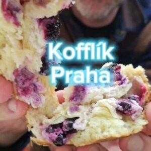 Lukáš Hejlík Instagram - Náš tip na dost možná jeden z nejlepších koláčů v Praze vás zavede až do Strašnic do podchodu na cestě z metra do Gutovky. I tenhle strašnický streetfood najdete v naší aplikaci #gastromapalukaseheljika. Z těch třech příchutí nás nejvíc baví černorybízový. Ale jasně,  černý rybíz je prostě naše nejoblíbenější ovoce. 
@bistrokofflik 
@praha_10 
#nainspekcipocase