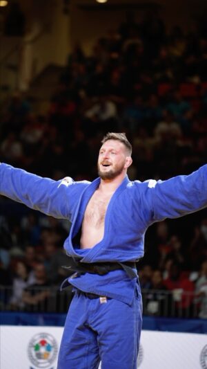 Lukáš Krpálek Instagram - LUKÁŠ KRPÁLEK v Paříži zabojuje o 3. olympijskou medaili.🥇🥇🔜❓

Nejúspěšnější judista české historie je již nyní nesmazatelně zapsán✍🏼 do dějin olympijských her🔥 jako dvojnásobný vítěz LOH z roku 2016🇧🇷 a 2020🇯🇵. V Paříži se však pokusí ke své senzační sportovní kariéře přidat ještě jeden zápis.📜

#czechjudo #ceskejudo