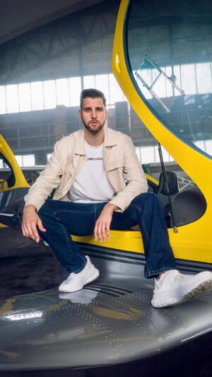 Lukáš Krpálek Instagram - LONG HAUL out now! 🔥Poslechni si jako první novej SINGL od @choupenitch 🤺

Alex vyslal před olympiádou v Paříži do světa další svůj track. 👉🏻 Poslechni si ho PRÁVĚ TEĎ na Youtube Alex Choupenitch nebo na všech streamech. 

⛓️‍💥 Link v profilu. #longhaul #jedentym
