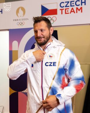 Lukáš Krpálek Instagram - 15 dnů do startu olympijských her! 🇫🇷🔥

@lukaskrpalek a @david.klammert jsou ready. 😎 #roadtoparis2024 #jedentym
