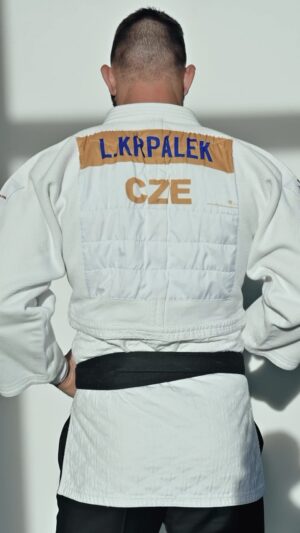 Lukáš Krpálek Instagram - 🏆🥇🇨🇿To jsou oni, pět českých favoritů Esquiru pro olympiádu v Paříži: nadějná @marie.horackova, zkušený @choupenitch, dravá @marketavondrousova, veterán @lukaskrpalek, nováček @ivet.016. Vyzpovídali jsme nejvýraznější české sportovce, kteří budou útočit na olympijské medaile. Více se dočtete v olympijském speciálu. 

EIC: @petrmatejcek
Foto: @benediktrenc
Art: @kate_bohemia
Styling: @lenka.kermes
Vlasy: @salonpetramechurova
Makeup: @margitavisage
Asistentka stylistky: Bára Havlíková
Produkce: @ivonka1401 @kristinakasparova
Studio @cashonly_studio_production

Video @tomasthurzo 

#EsquireCzech #EsquireMagazine #EsquireStudio
