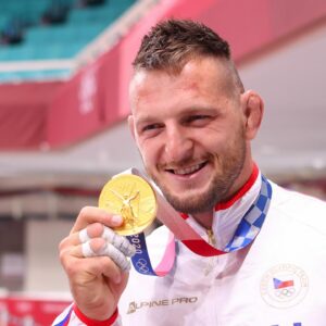 Lukáš Krpálek Instagram - 💫 Medal Moments from #Tokyo2020 🎌  100kg

🥇Lukas KRPÁLEK 🇨🇿
🥈Guram TUSHISHVILI 🇬🇪 
🥉Teddy RINER 🇫🇷 
🥉Tamerlan BASHAEV

1️⃣ DAY TO GO 🥳🥳🥳 #Paris2024 🇫🇷

#EuropeanJudo #Judo #Olympics