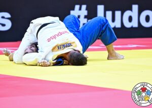 Lukáš Krpálek Instagram - MS v Abu Dhabí je za námi a já bohužel odjíždím bez medaile. 🇨🇿
.
Byl to náročný turnaj, ve kterém chyběl kousek k medaili, ale to tak u sportu prostě někdy bývá. Děkuji všem za obrovskou podporu, za všechny ty zprávy, i když se nepovede vybojovat vytouženou medaili. 🙏🏼♥️ 
.
Je to pro mě velká motivace pokračovat v cestě a udělat všechno pro to, aby ta medaile přišla v Paříži!! ✊🏼🔥
.
#5thplace #worldjudochampionships #Abudhabi #judo #czechjudo #roadtoparis2024 #olympic #ippongear #uppower #unlimitedperformance #svijany #moraviasteel #underarmour #autohorejsekgroup #spartaagency #agel #uafamily #autohorejsekgroup