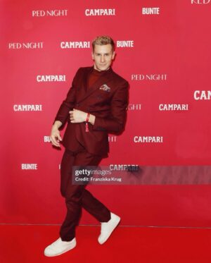 Lukas Sauer Instagram - Oi, go
Oi, more passion, more passion, more passion
More energy, more energy
More footwork, more footwork, more footwork
More passion, more energy, more energy

@bunte_magazin ❤️