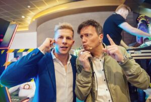 Lukas Sauer Instagram - Was eine spektakuläre Show ⭐️
Und jetzt viel Spaß mit einer Popkultur-Referenz, die man nur versteht, wenn man die Abenteuer einer weltreisenden Truppe kennt, die Taschenmonster sammelt, als wären es Postkarten – Pokémon ⚡️

Wir wollen die Shows dominieren,
Und spannende Spiele kreieren!
Langeweile und gewöhnlich verurteilen wir,
Mehr und mehr Spaß, das wollen wir.
Marco! Und Lukas!
Team Gameshow - so hell wie das Licht.
Vorbeikommen und gewinnen, das ist hier Pflicht.
Miauz genau!

#teamrocket #teamgameshow #winnerorloser #Merkur #spielbank #casinos #showmaster #casinoshowtour #casinoshow #letsmakeadeal #gehaufsganze #gamble #sequins #gameshow #winwinwin