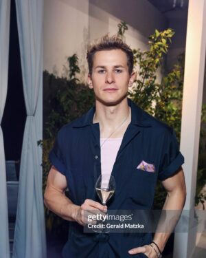 Lukas Sauer Instagram - Cheers 🥂 
🍾 Opening @ruinart Maison 1729 

#ruinart #ruinartchampagne @lamaisonvsf #champagne #champagner #berlinevent #fashiondaily #mensfashion #mensstyle #mrporterlive #menwithstyle #fashiongoals #jumpsuitstyle #jumpsuits