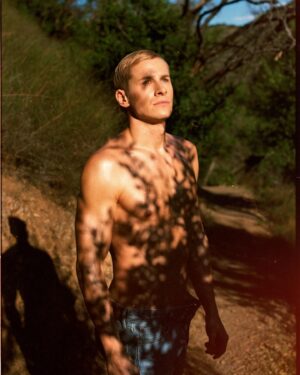 Lukas Sauer Instagram - Burned 🔥 

Jan ‘24 | LA 
Photography by @hannes_caspar singed @koppemartens 
Make up by @karimsattarmakeup | glow by @primavera_life |  glam by und_gretel_cosmetics