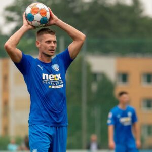 Lukasz Piszczek Instagram - Choć końcówka rundy nie była udana w naszym wykonaniu, to mieliśmy w niej również dużo dobrych momentów. Dziękuję wszystkim chłopakom z drużyny i sztabowi za pracę wykonaną w tym roku! 👏 👏 Wiosną znowu damy z siebie wszystko 💙⚽️ #Goczały
@lks_goczalkowice
📸 @mikeybronowski
